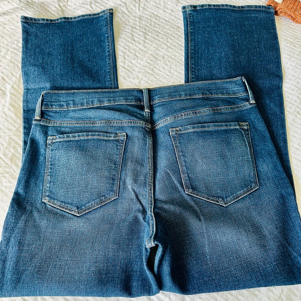 Old Navy Women's Classic Straight Leg Mid Rise Faded Blue Jeans